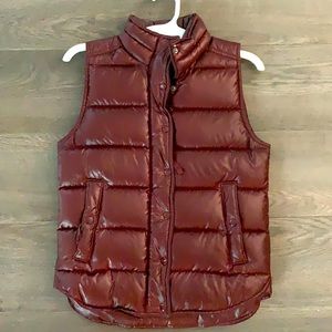 NWOT JCrew Maroon Red Burgundy Down Fall Winter Puffer Vest Size XS